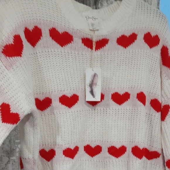 Jessica Simpson Cream Sweater with Red Heart Design - Picture 5 of 5